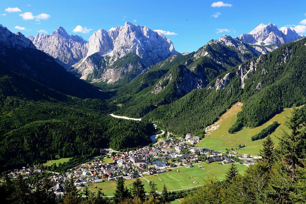 Apartment Mojstrovka With Terrace In City Center Kranjska Gora Szoba fotó