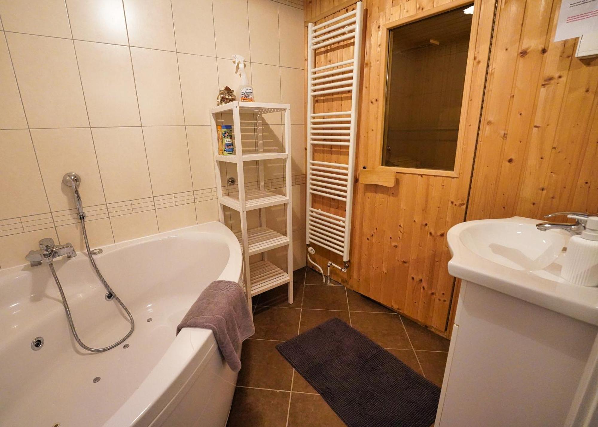 Apartment Mojstrovka With Terrace In City Center Kranjska Gora Kültér fotó