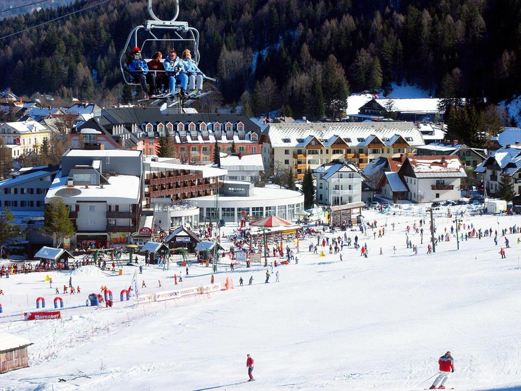 Apartment Mojstrovka With Terrace In City Center Kranjska Gora Szoba fotó
