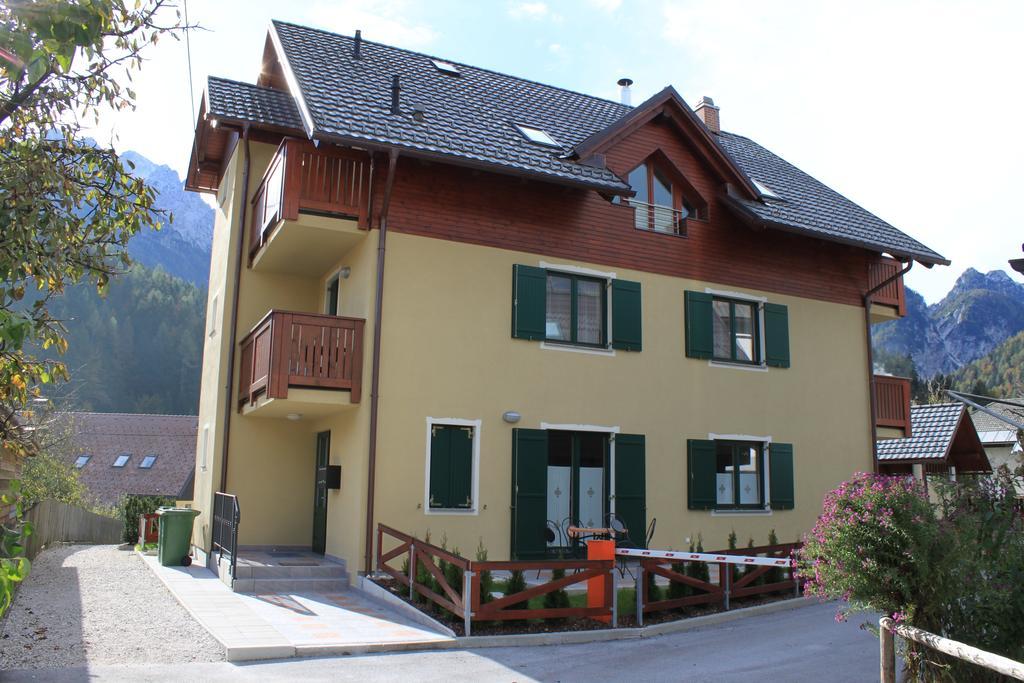 Apartment Mojstrovka With Terrace In City Center Kranjska Gora Szoba fotó